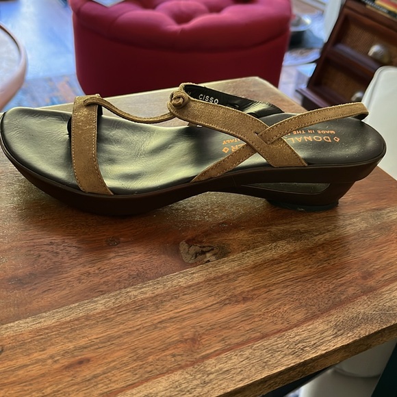 Donald J Pliner Women’s CISSO Sandals -Gold Metallic Size 8 - Picture 4 of 8